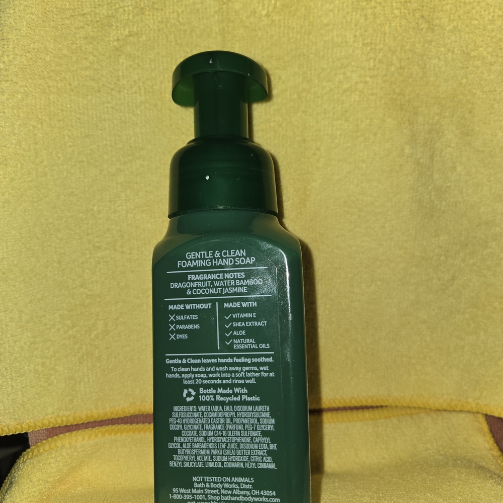 Bath & Body Works Waikiki Beach Coconut Hand Soap - Deep Green - Picture 2 of 2